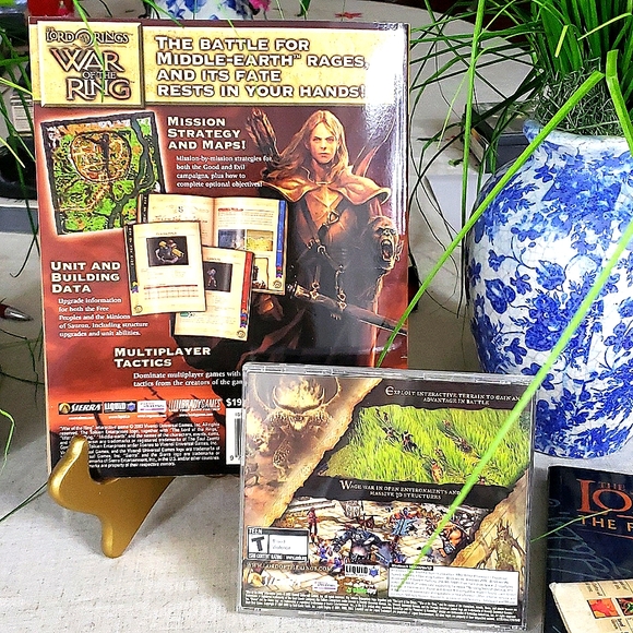 PC Lord of the Rings War of the Ring Game Bundle w/ 2 Strategy Guides - Picture 4 of 4